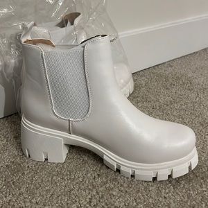 Brand new Soda Store Soda Pioneer women mid ankle boot